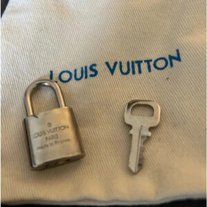 Louis Vuitton Silver lock and Key